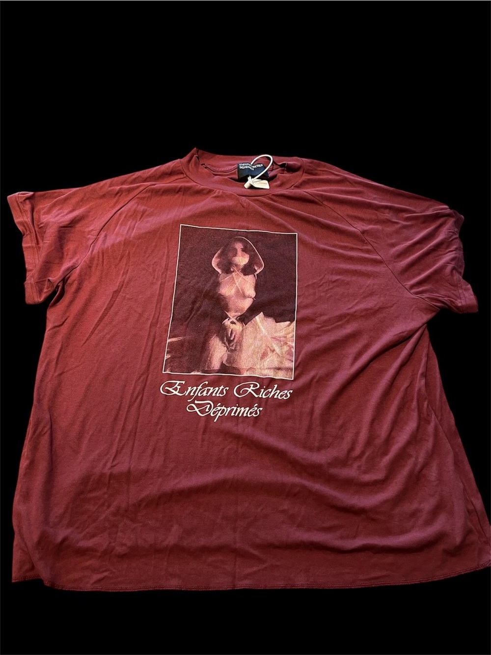 *RARE Whisper Raglan Enfants Riches Déprimés burgundy tee